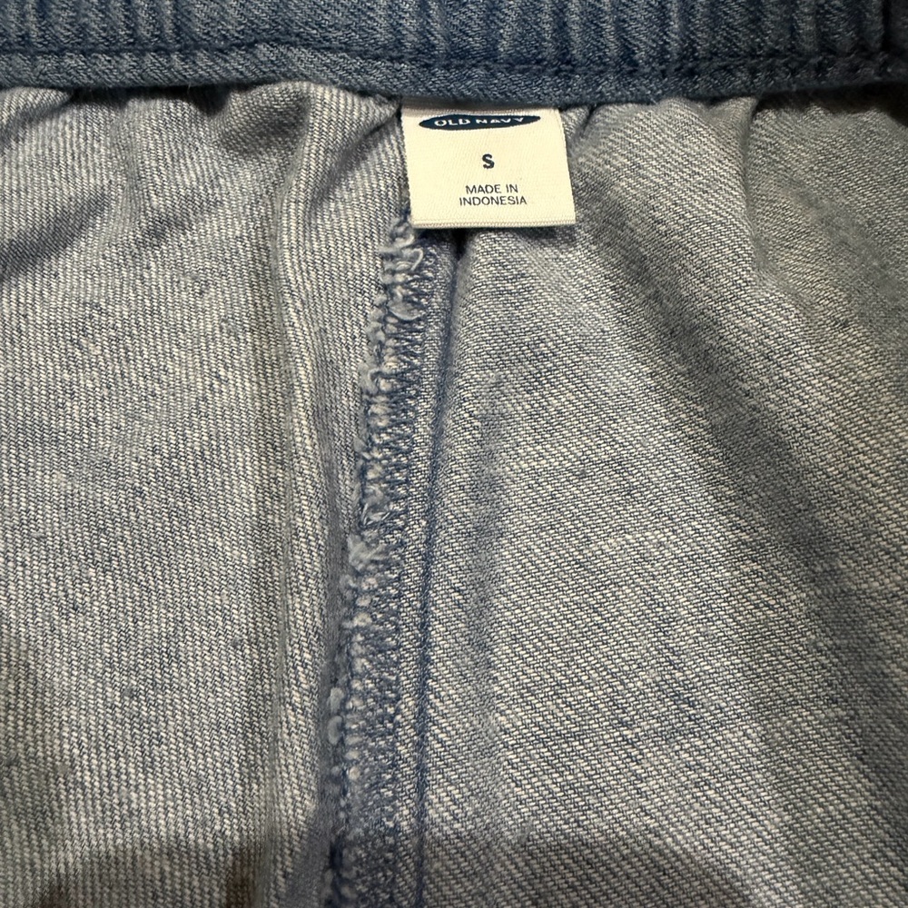 Old Navy Women’s Chambray Women's Drawstring Shorts - Picture 3 of 4